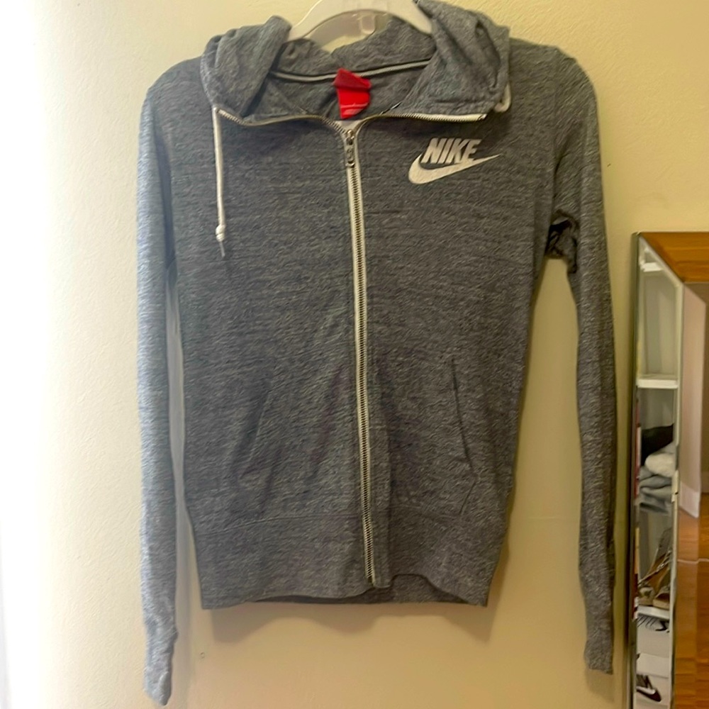 NIKE Women’s light weight sweater